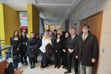 4.B zúčastnila jako veřejnost soudního jednání na Městském soudu v Brně.